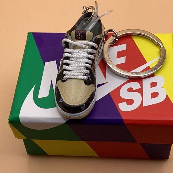 Travis Scott Dunk Low 3D Mini Sneaker Keychain - Picture 2 of 3